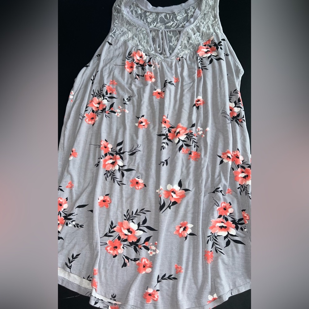 TORRID Super Soft V-Neck Lace Yoke Swing Tank in Rosey Punch Size 3 EUC